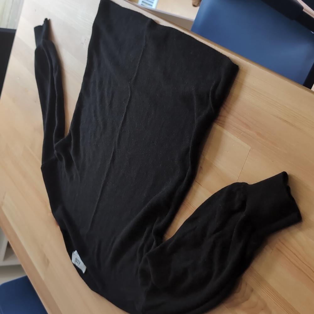 Love bonito black knit sweater size 6